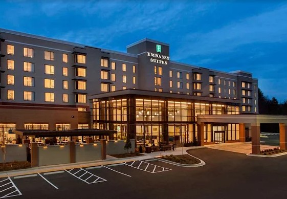 Embassy Suites by Hilton Atlanta NE Gwinnett Sugarloaf at dusk